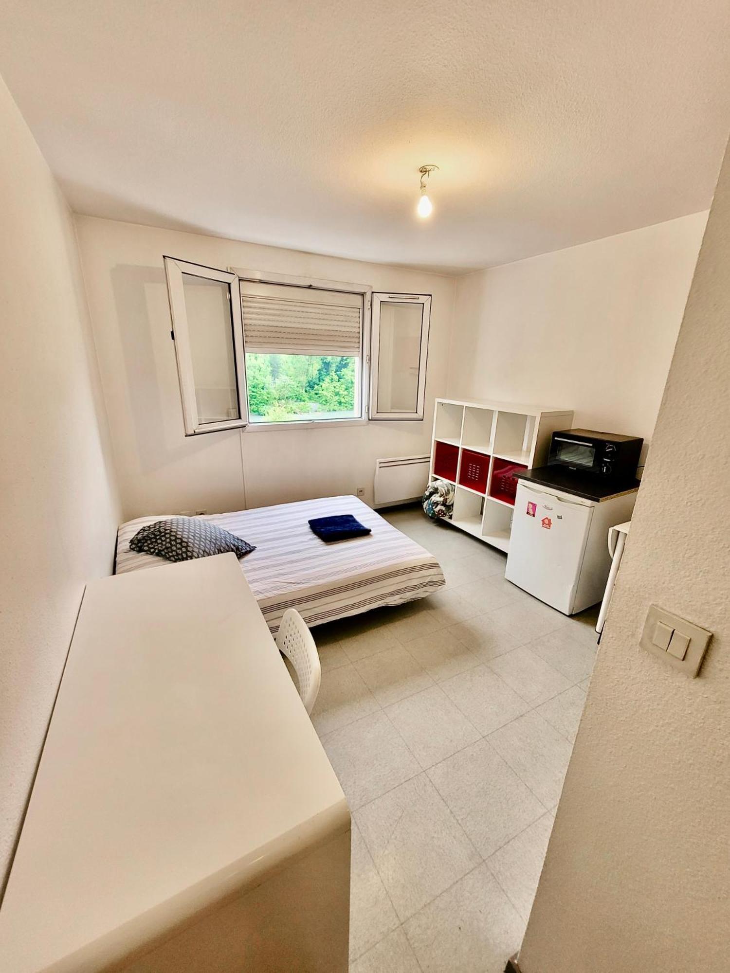 Pratique, Proche Gare & Petit Prix Avec Parking Apartment Grenoble